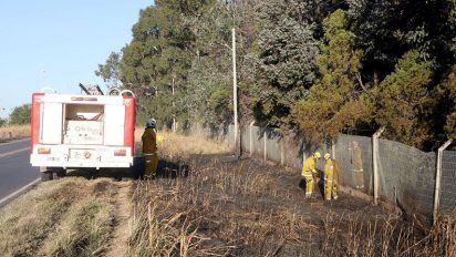 Los bomberos controlaron dos incendios en el oeste de la ciudad