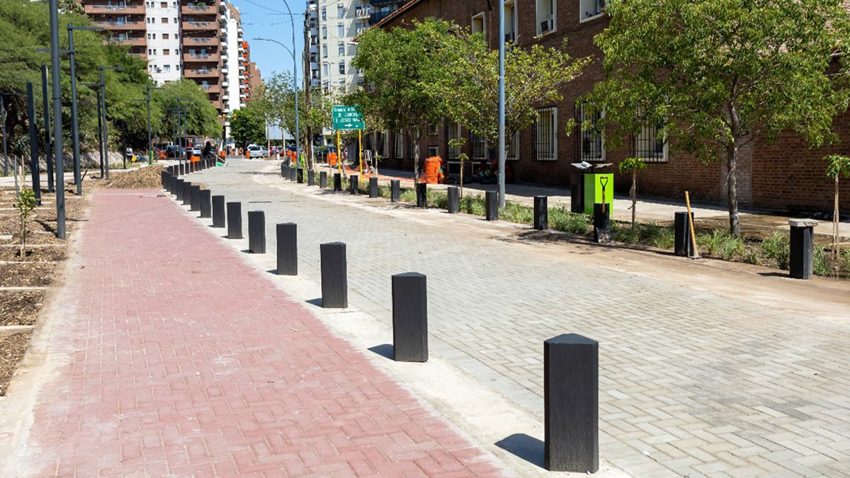 La intervención paisajística y arquitectónica en la calle Rondeau.