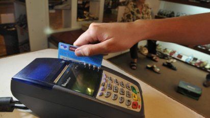 Profesionales con monotributo dicen no tener obligación de usar posnet
