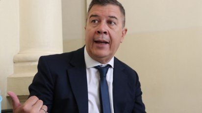 Lo acusan de abusar de su hijastra  y de dos amigas menores de edad