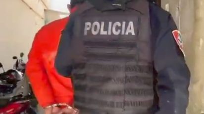 Vecinos detuvieron a un joven armado con un cuchillo en el centro