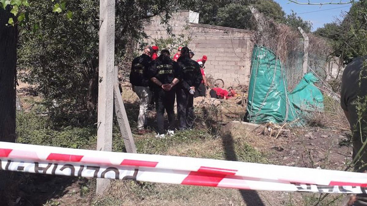 Bomberos de la provincia de Córdoba y la Policía encontraron los cuerpos de Esther y Sara Castro. Foto: Cadena3.com