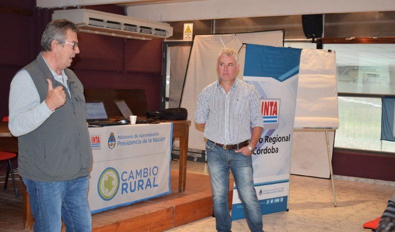 En la Sociedad Rural de Villa María, el INTA reunió a productores integrantes de grupos lecheros del programa Cambio Rural para una jornada de capacitación focalizada fundamentalmente en aspectos vinculados a la gestión de los establecimientos.