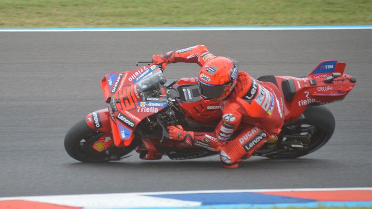 Marc Márquez domingo a voluntad en Termas de Río Hondo el primer día de actividad del GP de Argentina