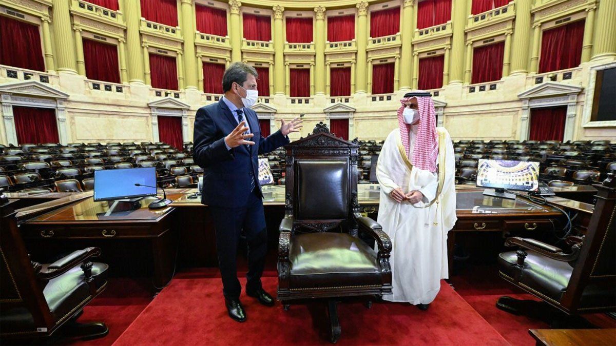 Massa recibió al príncipe en la Cámara de Diputados.