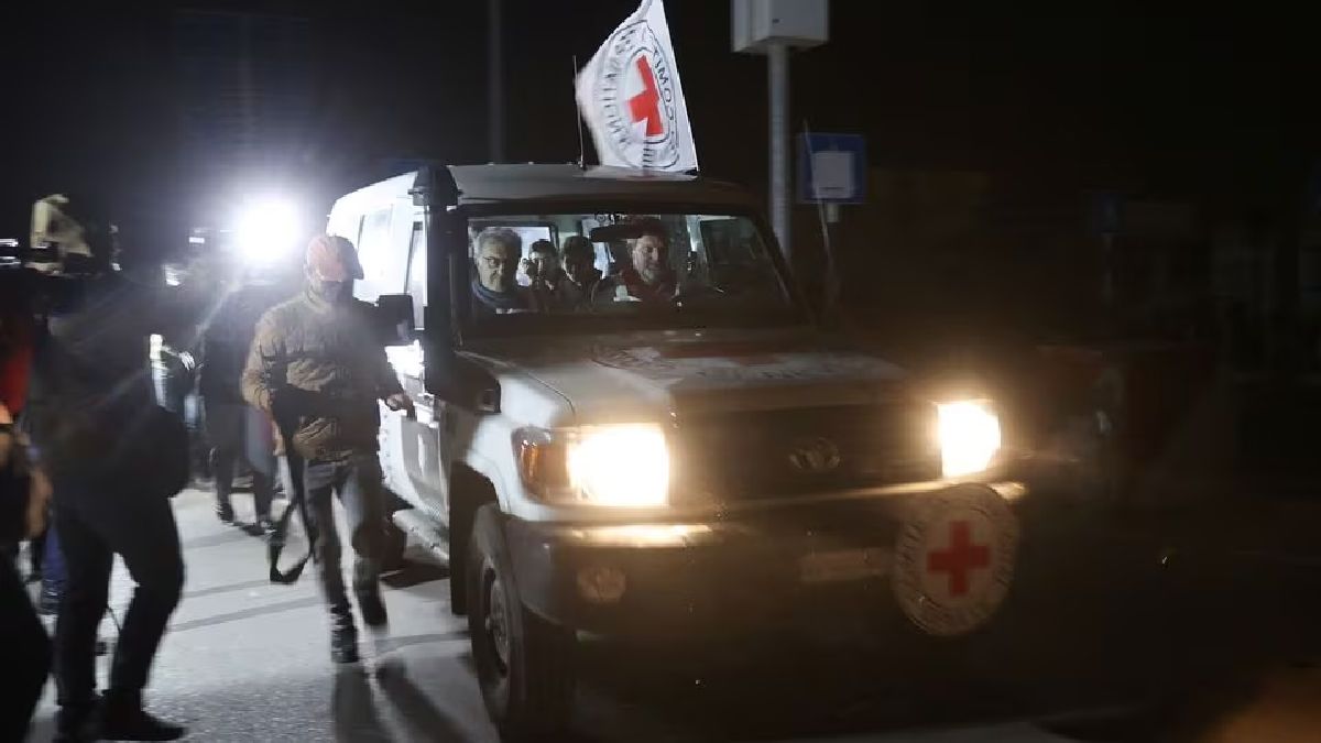 Un vehículo de la Cruz Roja