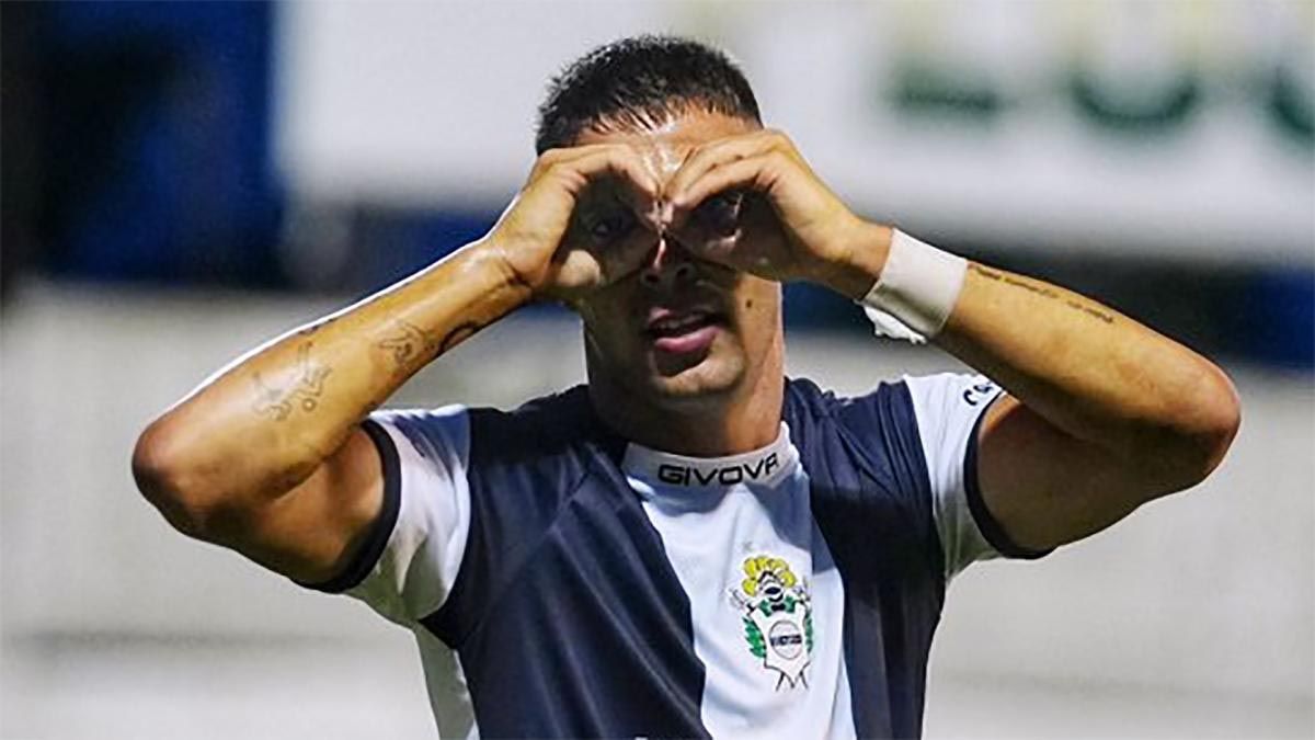 Ivo Mammini festeja su gol, el primero de Gimnasia, que venció 2 a 1 a Centro Español en el inicio de la Copa Argentina