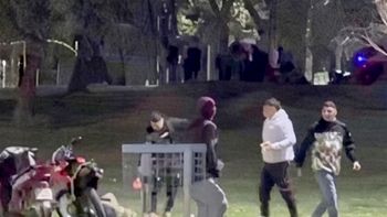 Los investigadores analizan las cámaras de la central de monitoreo y las imagenes tomadas por particulares.
