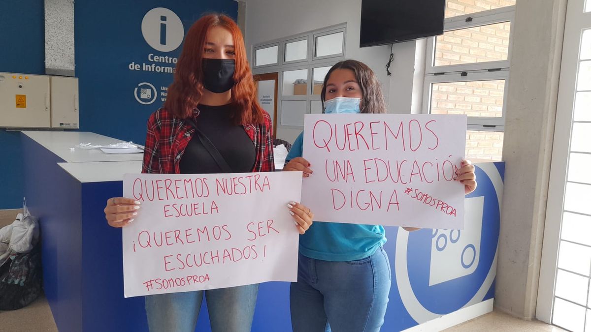 Los reclamos se llevaron a cabo en las escuelas Proa que funcionan en la Universidad Nacional de Villa María y la Universidad Tecnológica Nacional.