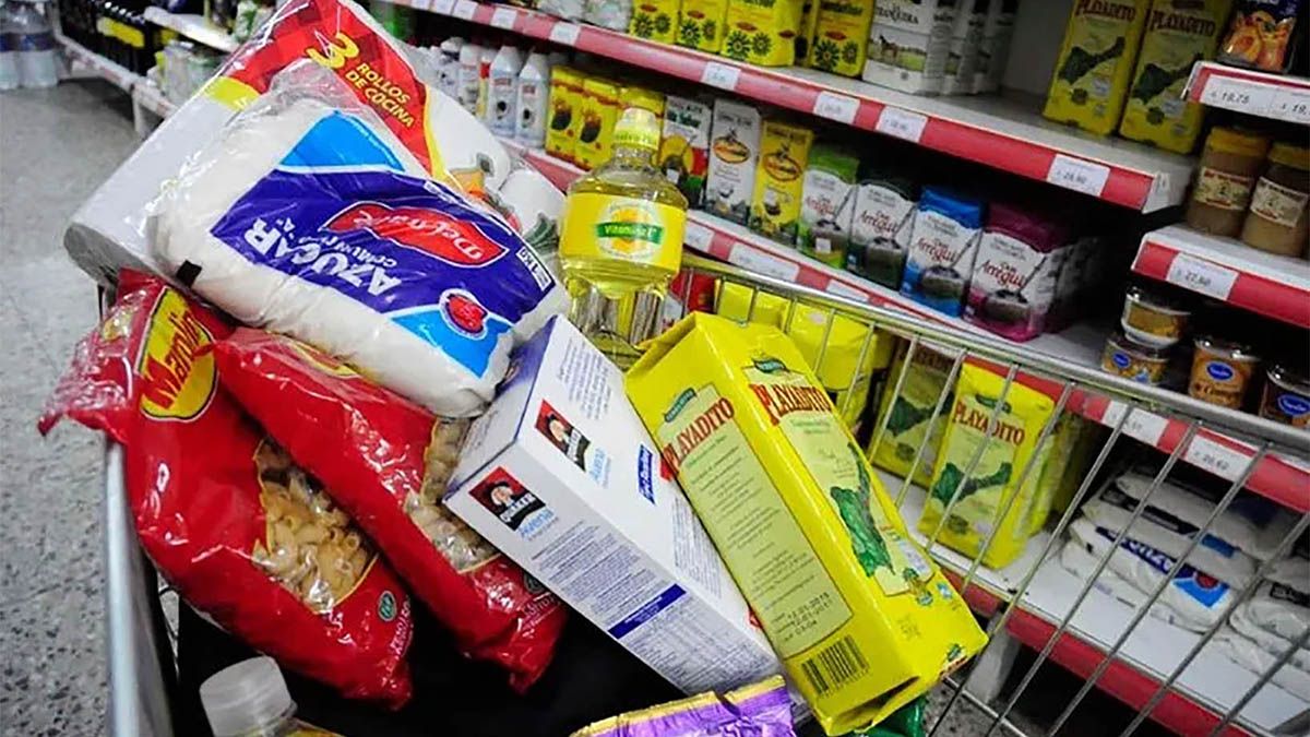 En 2022 la canasta básica subió 100,3% y la alimentaria 103,8%, por encima de la inflación