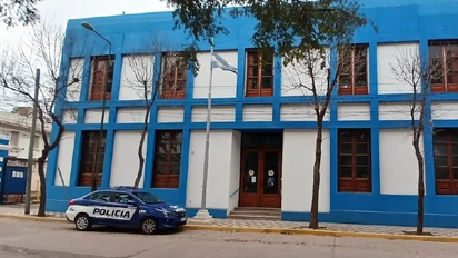 Un adolescente de 17 años fue detenido en Oliva tras perseguir y golpear a su pareja