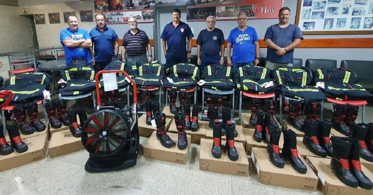 El cuartel de Bomberos Voluntarios de Villa María sumó nuevos equipos que serán utilizados en casos de incendios estructurales.  
