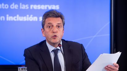 Massa define más medidas y prepara reconversión de planes sociales