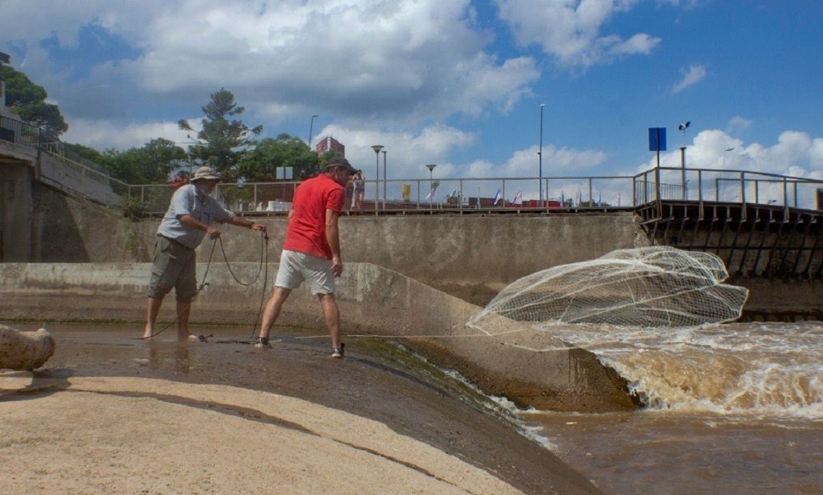 Foto gentileza: Fundación Río Ctalamochita. Las pescas ilegales se realizan en la zona de las compuertas y puentes.