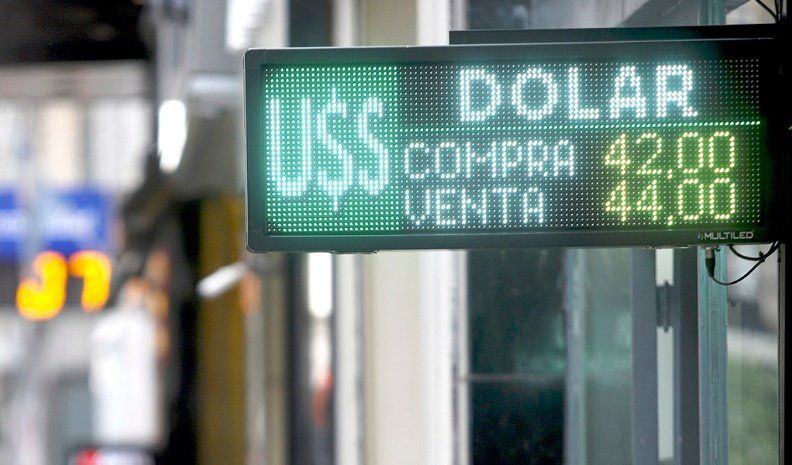 El dólar, en su menor nivel en dos meses