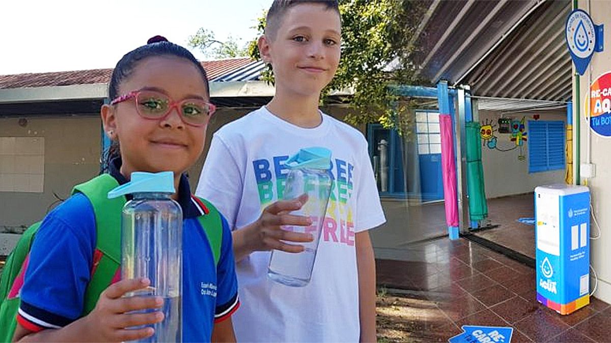 El plan brinda a los chicos de las escuelas agua segura