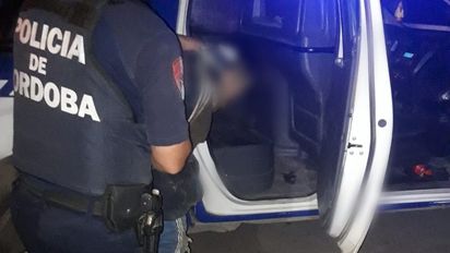 Un aprehendido por desobediencia civil y resistencia a la autoridad