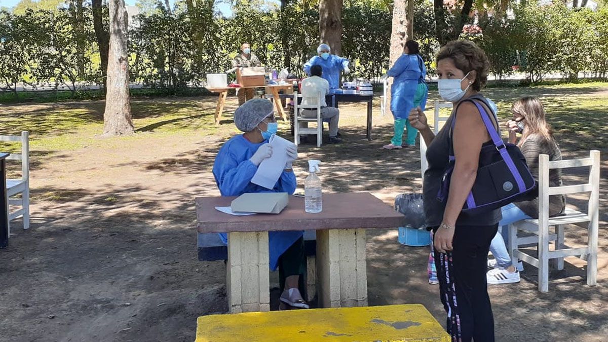 Alpa Corral realizó testeos de Covid-19 a los vecinos.