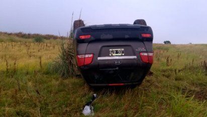 Dos heridos tras un vuelco en cercanías de Mackenna