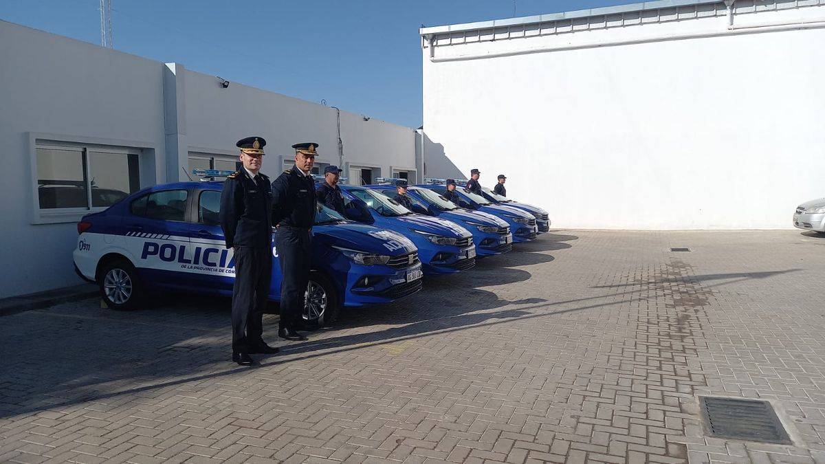 Entregan 5 nuevos móviles policiales a la Departamental local