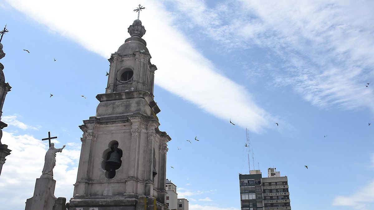 La reparación de la fachada implica la realización de trabajos a gran altura. Fotos: Estela Zogbe