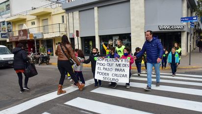 Estudiantes intervinieron el centro para concientizar sobre la conducta vial