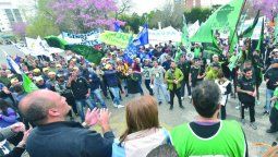 Gremios van por más: quieren un paro por tiempo indeterminado