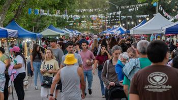 Mucha gente en la feria.Foto: Andrés Oviedo