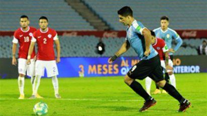 Uruguay le ganó a Chile sobre la hora