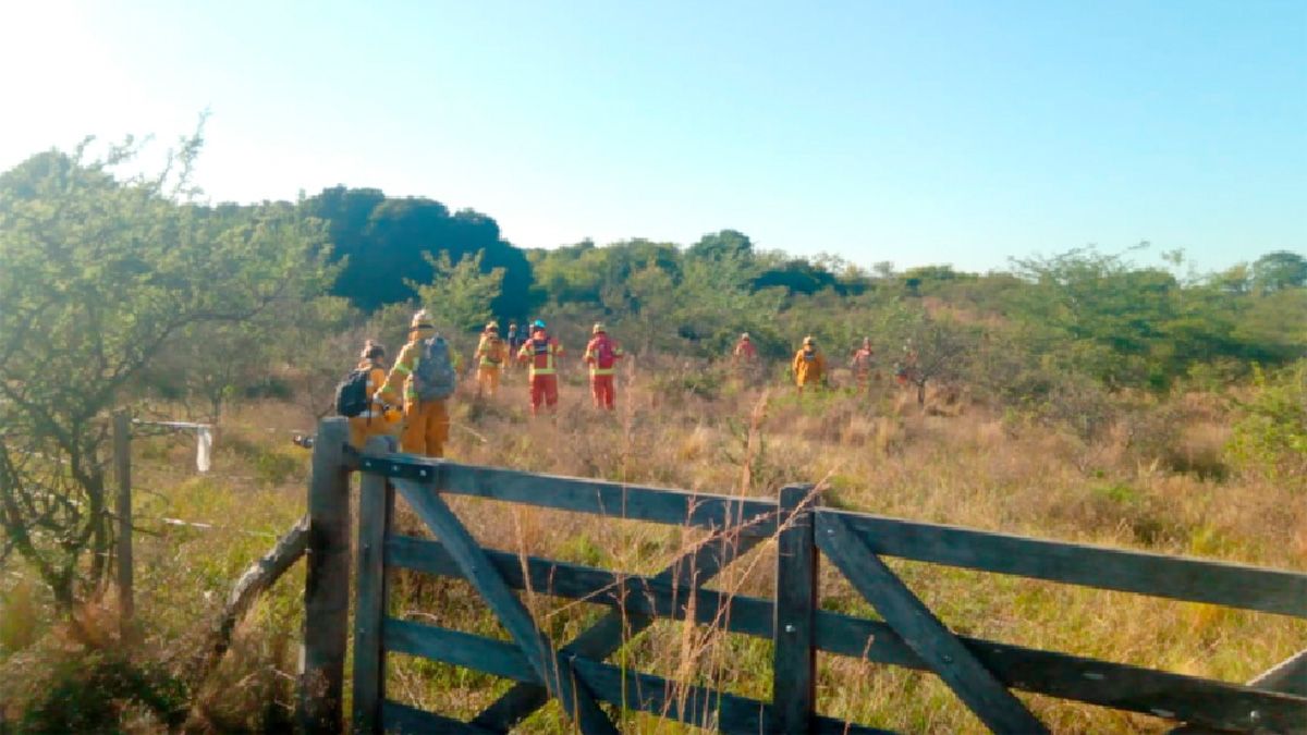 La Fiscalía ordenó recientemente que sólo continúen trabajando bomberos y policías del pueblo.