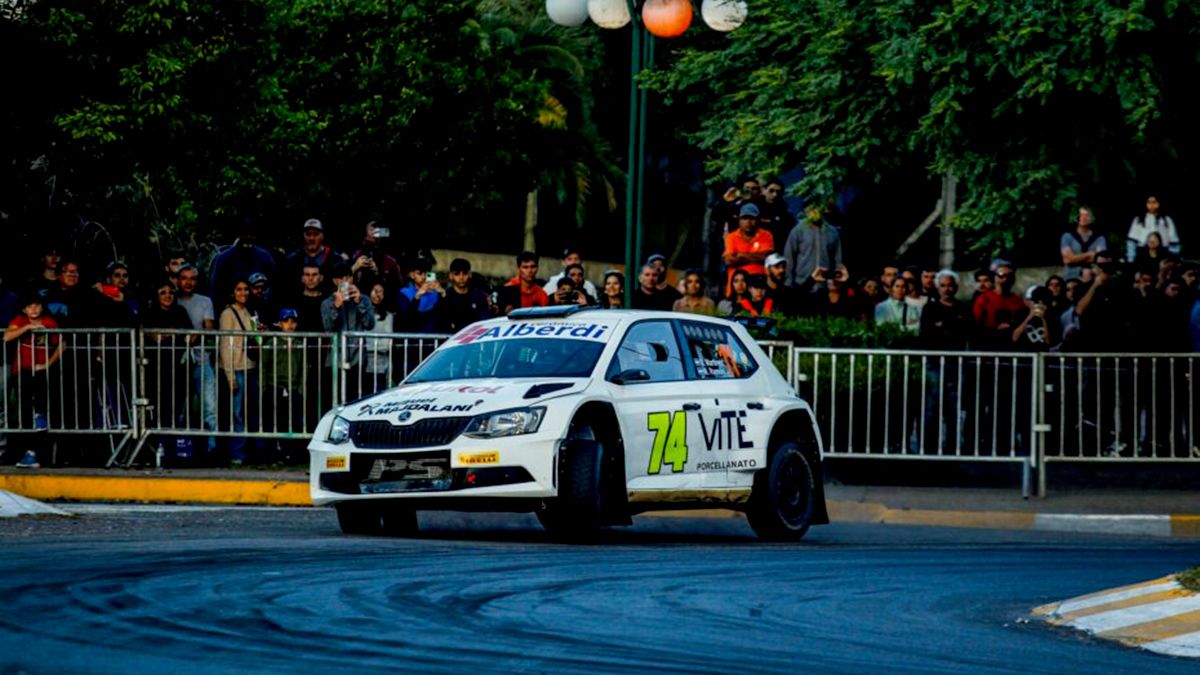 El binomio ganador de la general, Diego Martínez-Matías Ramos con el Skodia Fabia R2