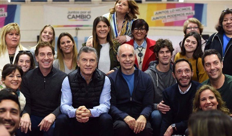 Macri participó de una choripaneada con jóvenes y candidatos porteños