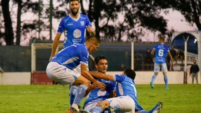 Con un golazo de Ihitz, Estudiantes empató con Agropecuario