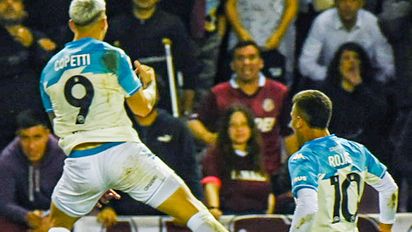 Racing Club venció sobre el final a Lanús y se apoderó de la cima del campeonato