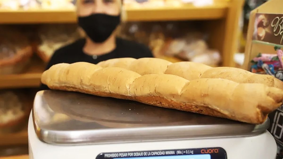 El Gobierno firmó un acuerdo para fijar un precio de referencia para el pan.