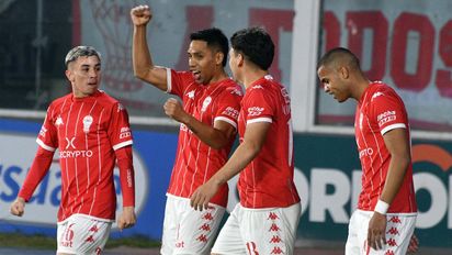 En un festival de goles Huracán eliminó a Racing de la Copa Argentina