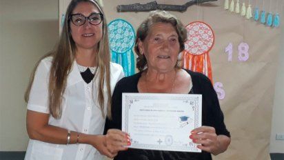 Berrotarán: tiene 76 años y terminó la primaria siendo abanderada