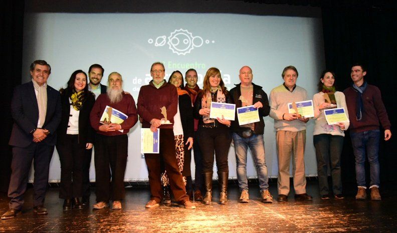 Los disertantes y especialistas en astronomía recibieron certificados por su participación.