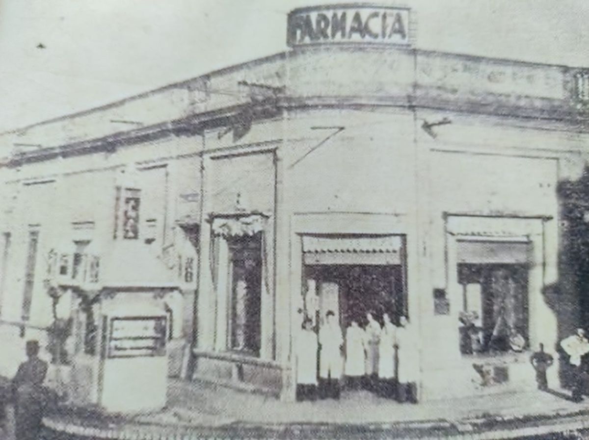 Foto histórica. El kiosco de Calderón en una postal de Villa María en  1930.