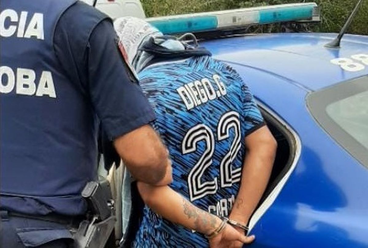Un joven que agredió a un hombre para robarle el celular fue arrestado ayer en Villa Nueva. 