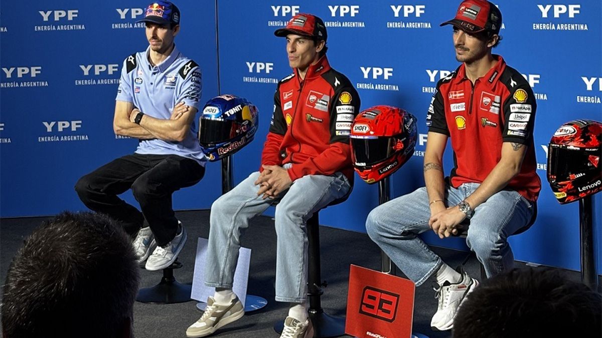 Alex Márquez, Marc Márques y Francesco Bagnaia en la presentación del GP de Argentia en el medio día del jueves en Termas de Río Hondo