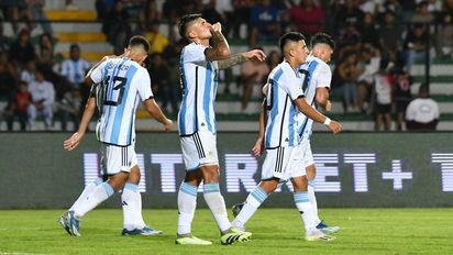Argentina se enfrenta a Uruguay por el primer puesto del Grupo B