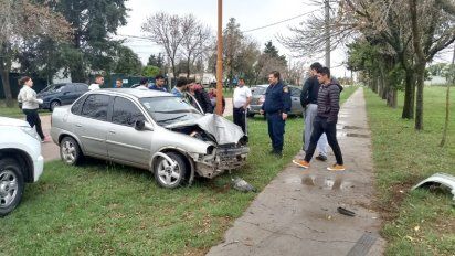 En Mackenna, se descompensó y terminó contra un árbol