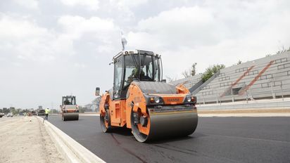 Empezaron a asfaltar la pista del Autódromo que va a quedar lista para que llegue el MotoGP y la Fórmula 1