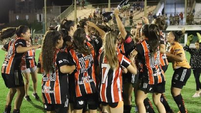 Alem venció a la Uni en los penales y gritó campeón