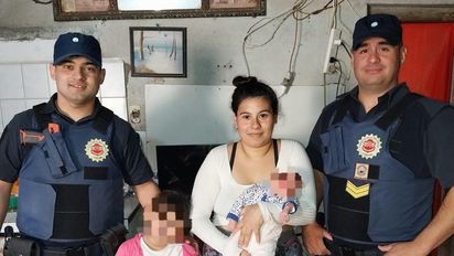 Héroes de azul: policías salvaron a una beba que se ahogaba en Etruria