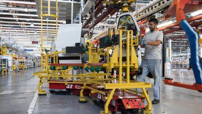La producción industrial cayó 7,1 por ciento en agosto
