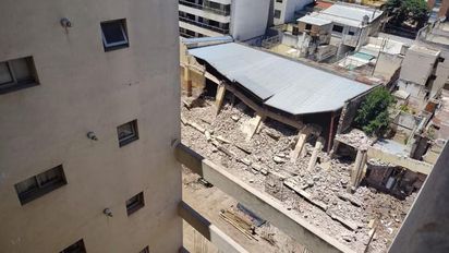 Cuando las paredes hablan: cayó una medianera y reavivó viejas grietas