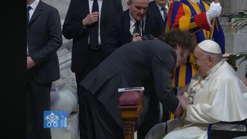 Milei rindió homenaje al papa Francisco desde el Santo Sepulcro y envió una carta al Episcopado