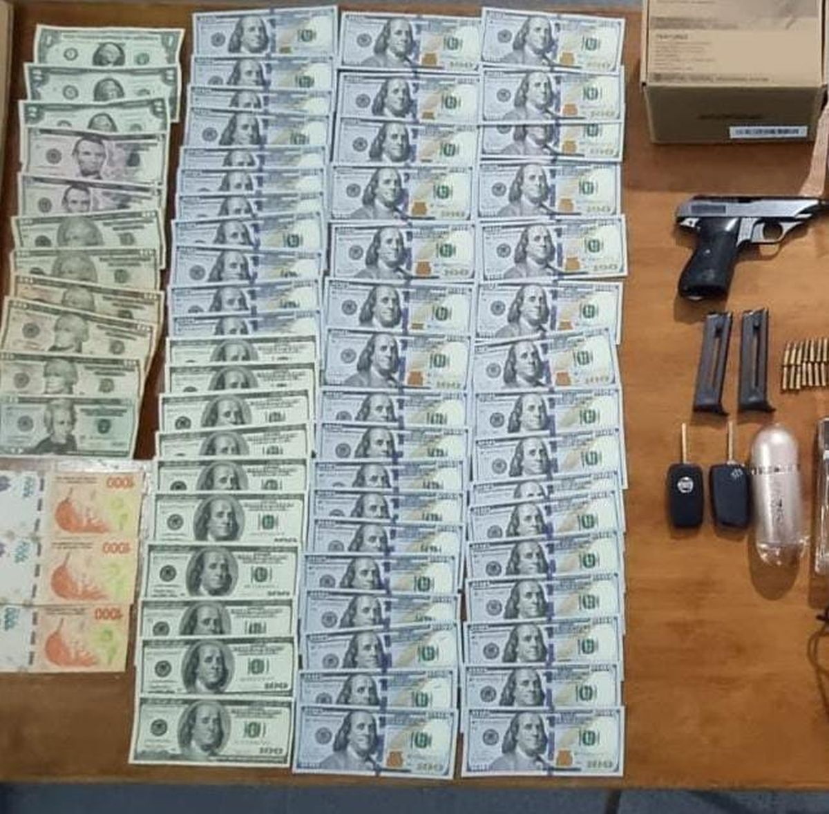 Río Cuarto: secuestraron dinero en moneda nacional y extranjera, drogas y una pistola